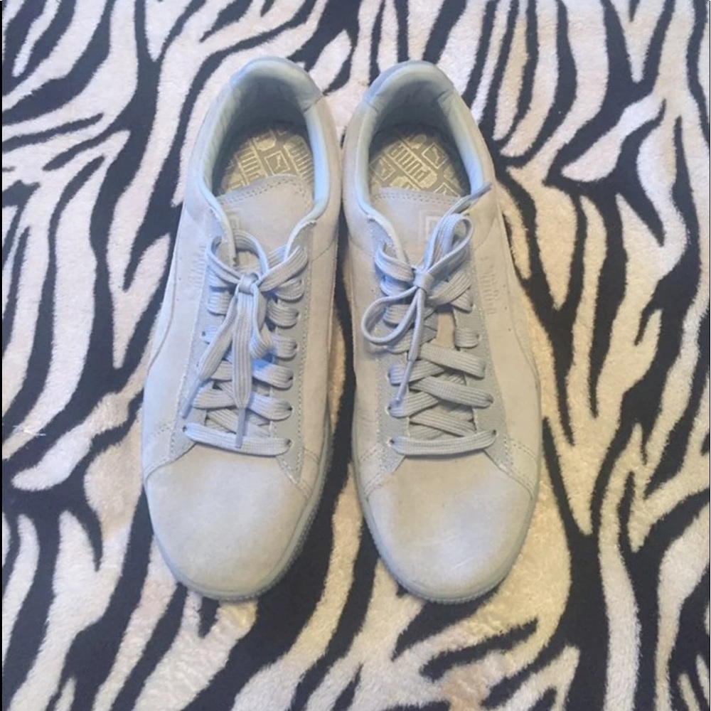 Suede Baby Blue Pumas